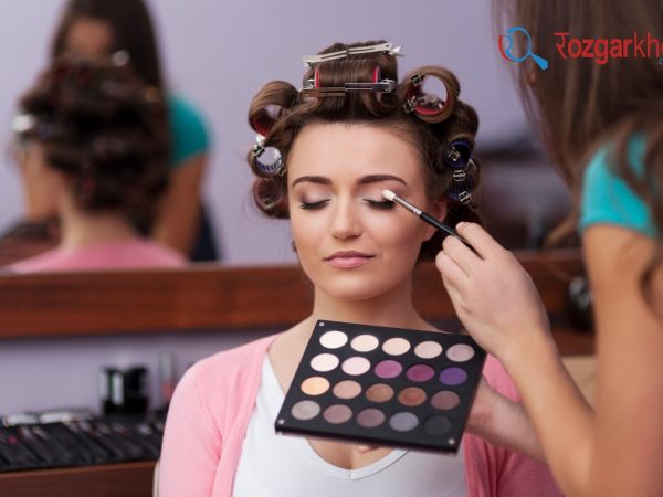 How to Become a Beautician